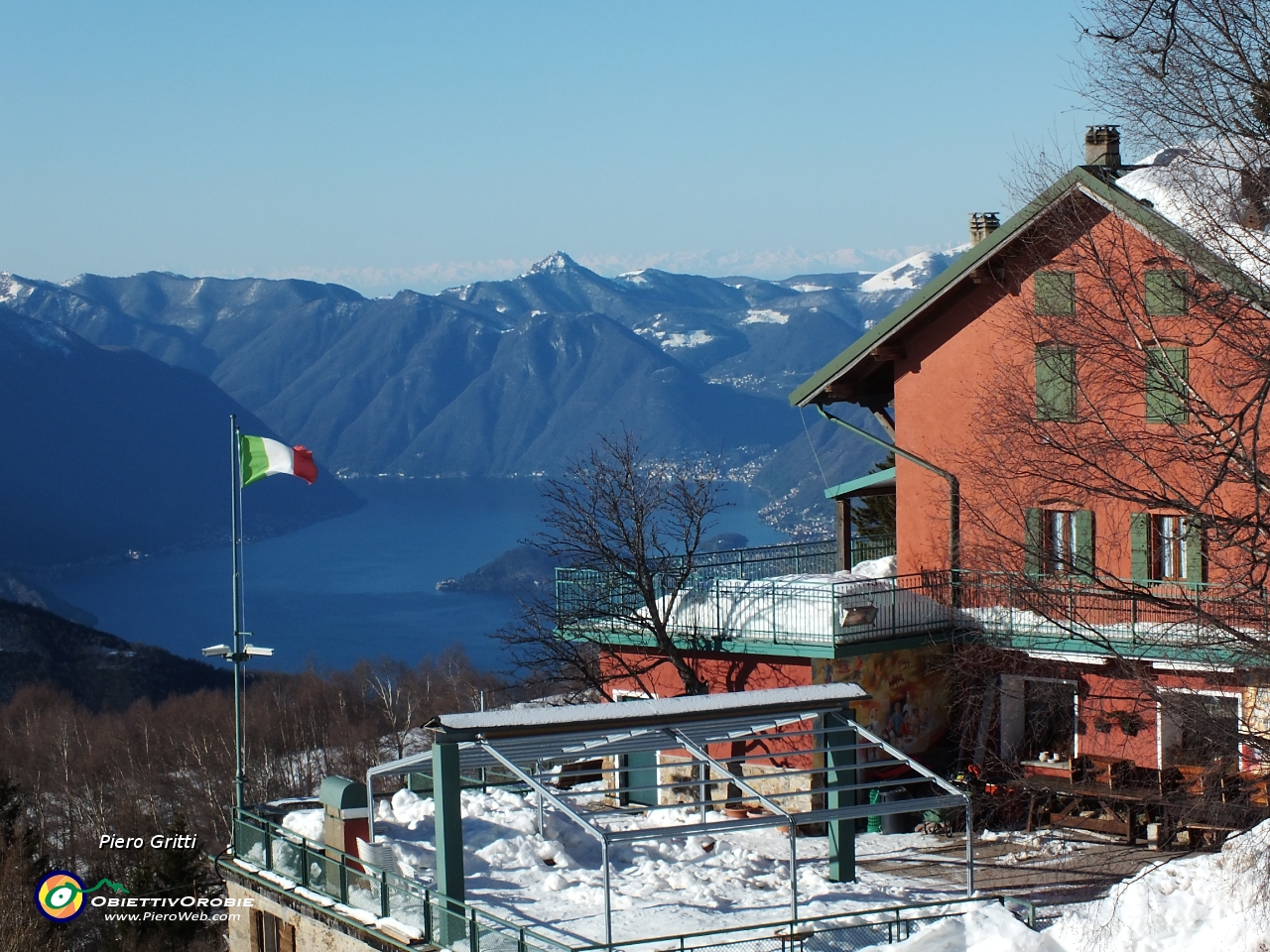 08 Il Rif. ristorante Capanna Vittoria all'Alpe Giumello.JPG